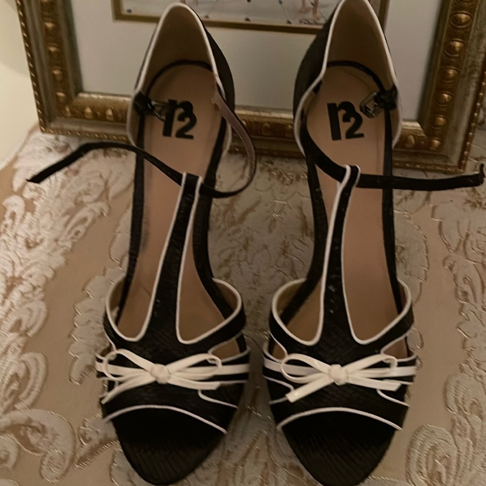 Barely worn, size 10 black & white dress shoe.